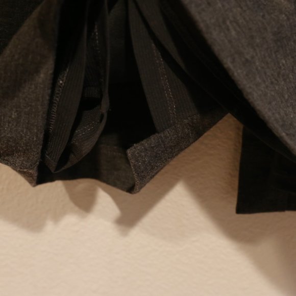 Michael Kors Gray Pencil Skirt with Zipper Pockets - Size 6, Chic & Versatile - Picture 8 of 11